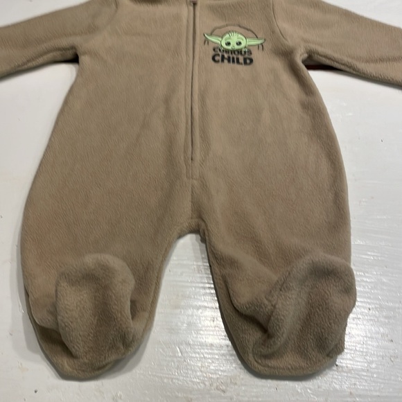 0-3 months Star Wars Baby Yoda The Child Mandolorian footed footies onesie - Picture 6 of 12